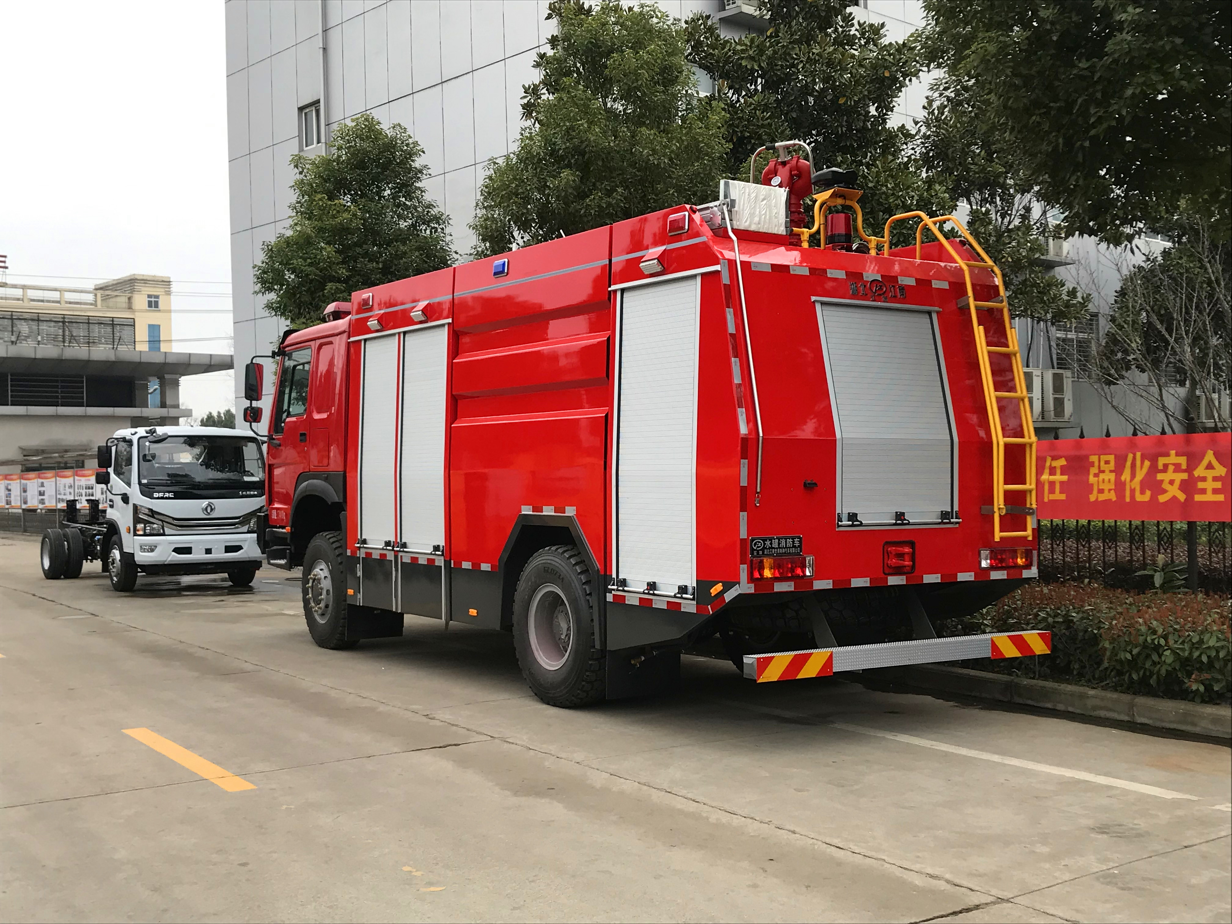 �����������(q��)6��ɭ������܇